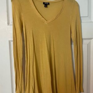 Long yellow tunic. Fits much bigger than intended. Good with leggings.